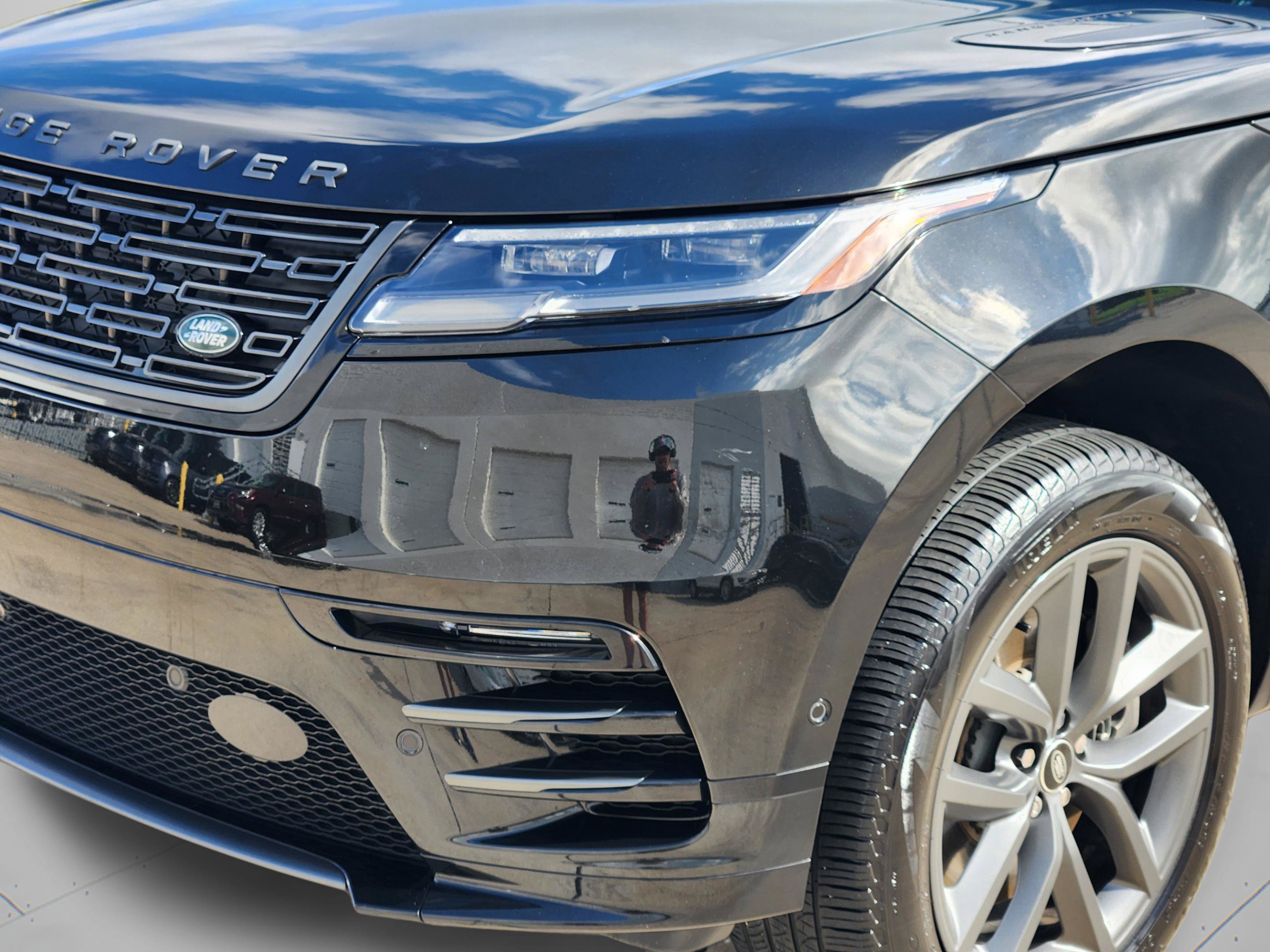 Certified 2026 Land Rover Range Rover Velar Dynamic SE AWD/4WD image 33