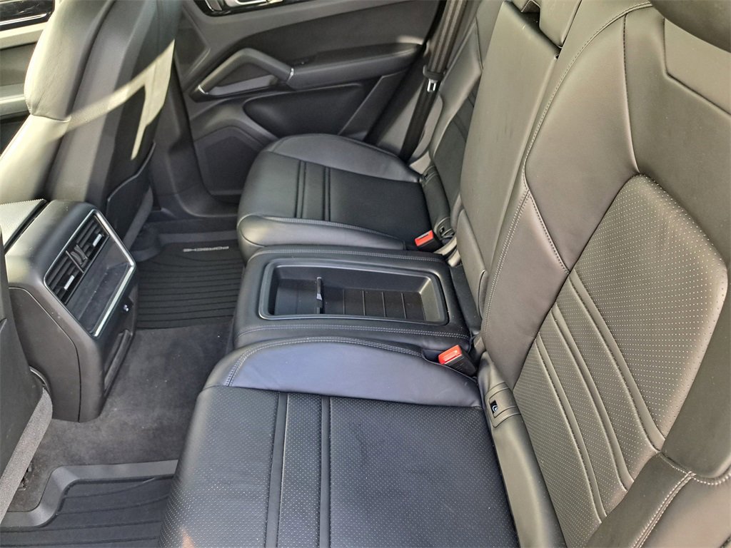 Used 2023 Porsche Cayenne Coupe image 9