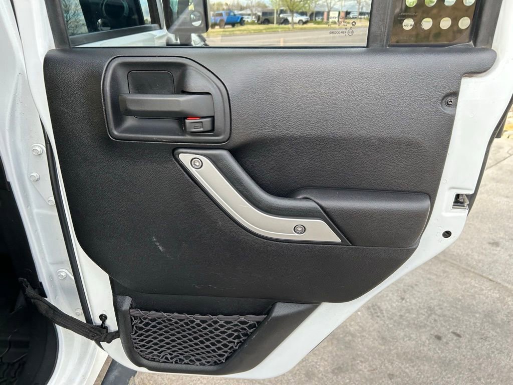 Used 2016 Jeep Wrangler Unlimited Rubicon image 28