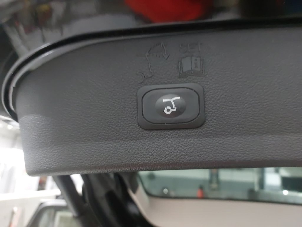 Used 2017 Ford Escape Titanium w/ Equipment Group 301A AWD/4WD image 13