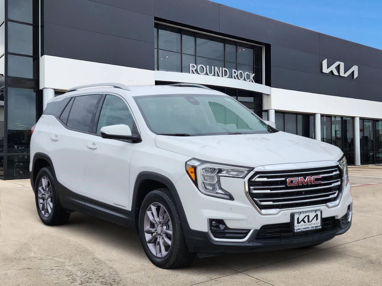Used 2022 GMC Terrain SLT w/ Tech Package FWD image 3