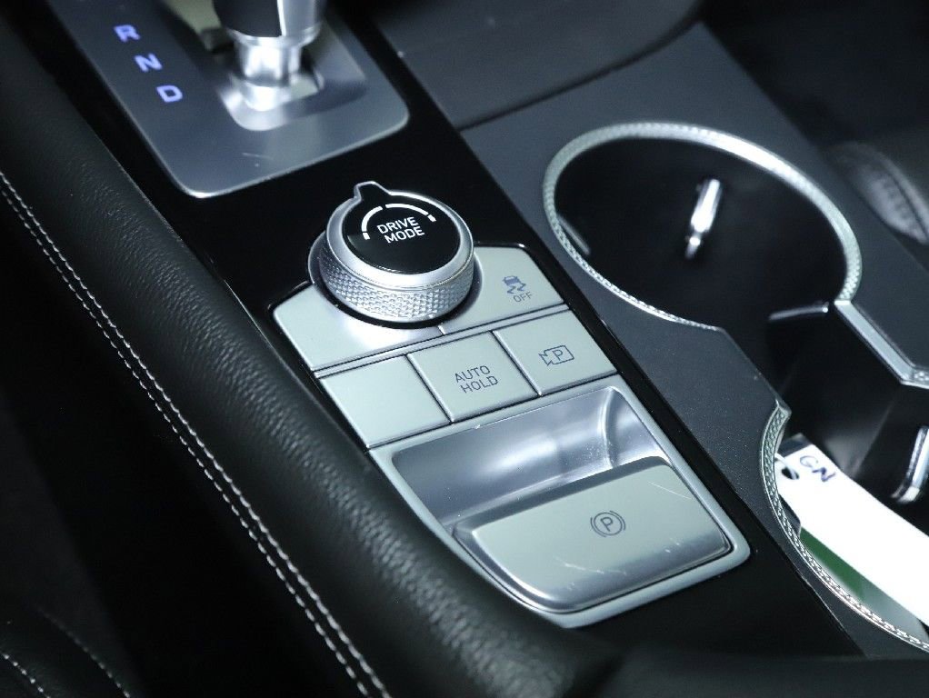 Used 2025 Genesis G70 2.5T image 28