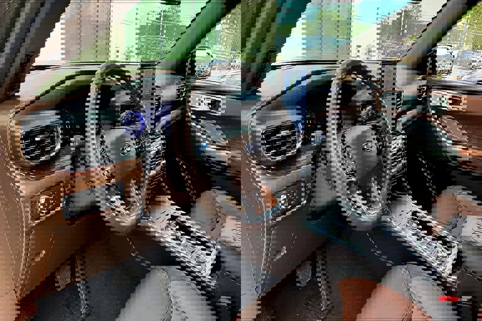 Used 2022 Ford Explorer King Ranch w/ Class IV Trailer Tow Package AWD/4WD image 16