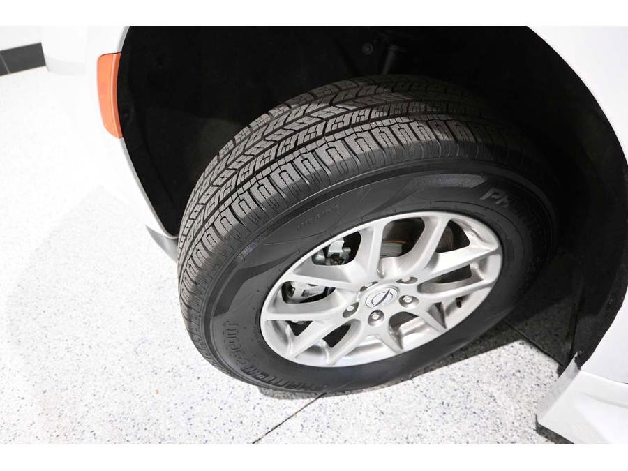 Used 2024 Chrysler Pacifica Touring-L FWD image 11
