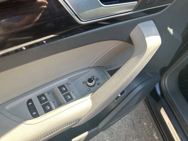 Used 2020 Audi Q5 2.0T Premium Plus w/ Premium Plus Package image 13