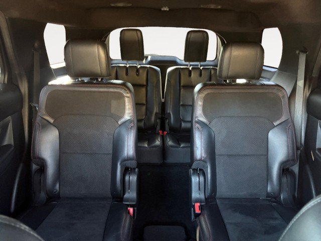 Used 2018 Ford Explorer XLT w/ Equipment Group 202A image 4