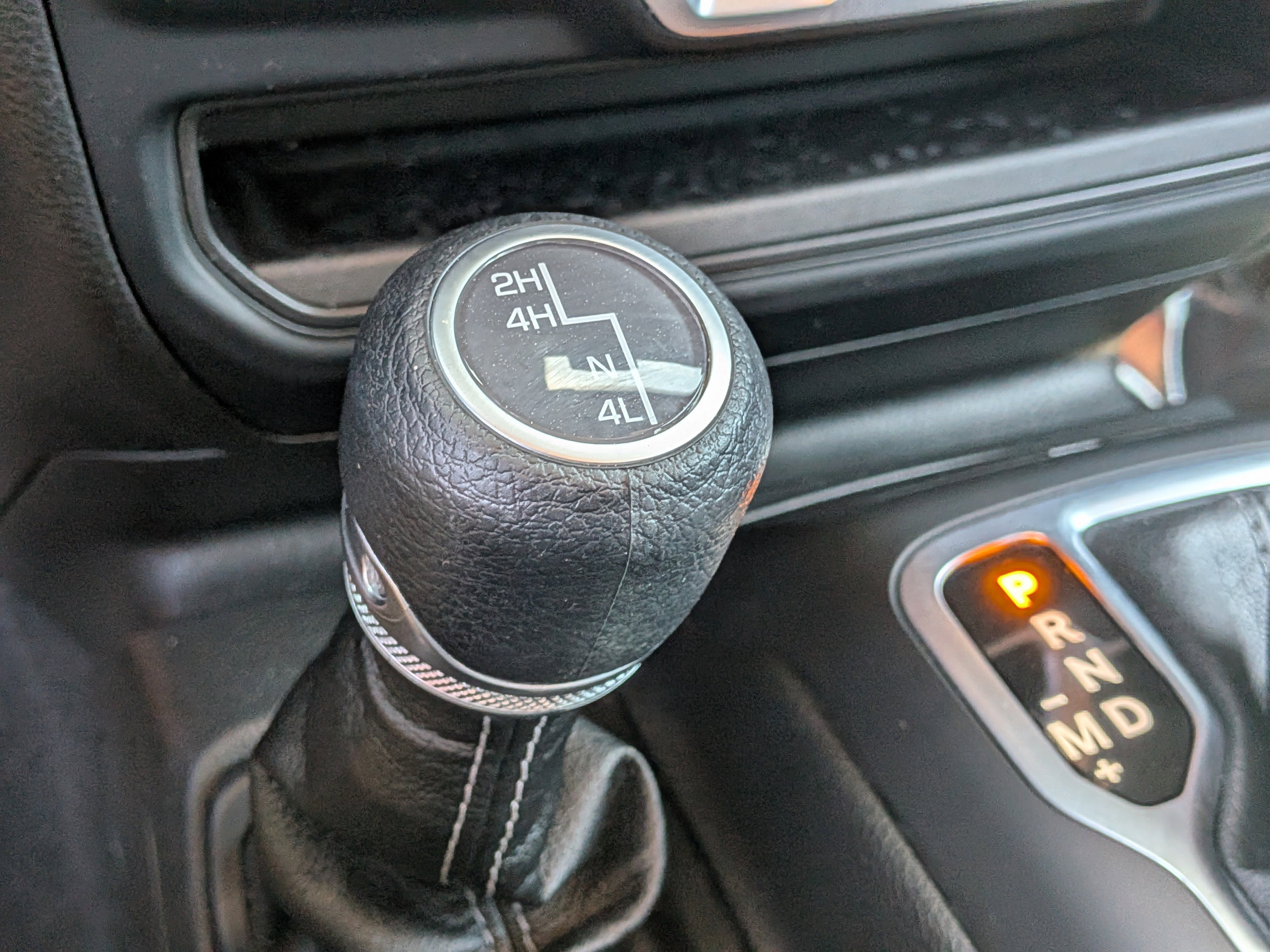 Used 2025 Jeep Wrangler Unlimited Sahara AWD/4WD image 30