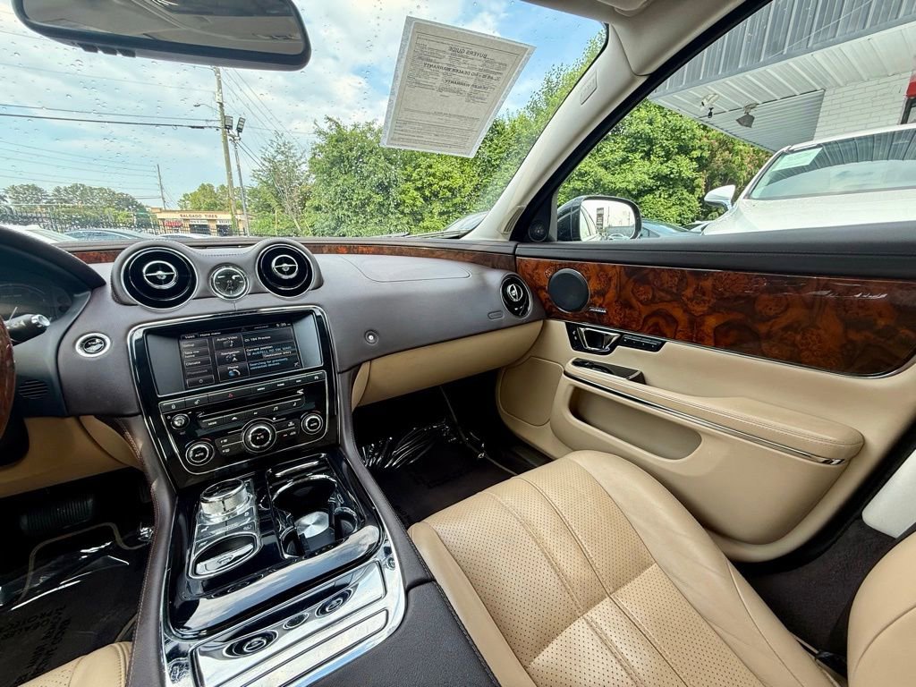 Used 2015 Jaguar XJ AWD image 19