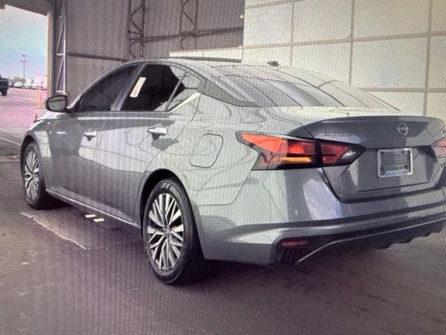 Certified 2024 Nissan Altima 2.5 SV FWD image 9