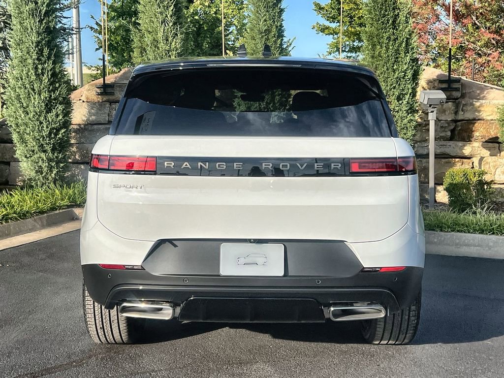 Used 2025 Land Rover Range Rover Sport SE image 4