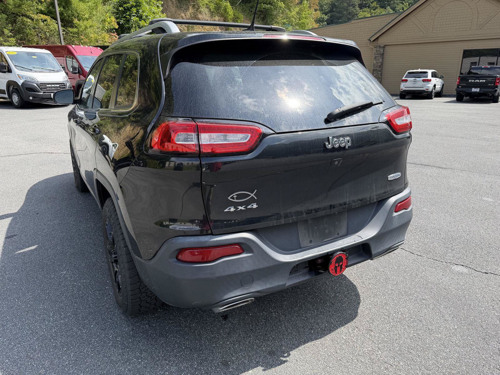 Used 2015 Jeep Cherokee Latitude w/ Trailer Tow Group AWD/4WD image 8