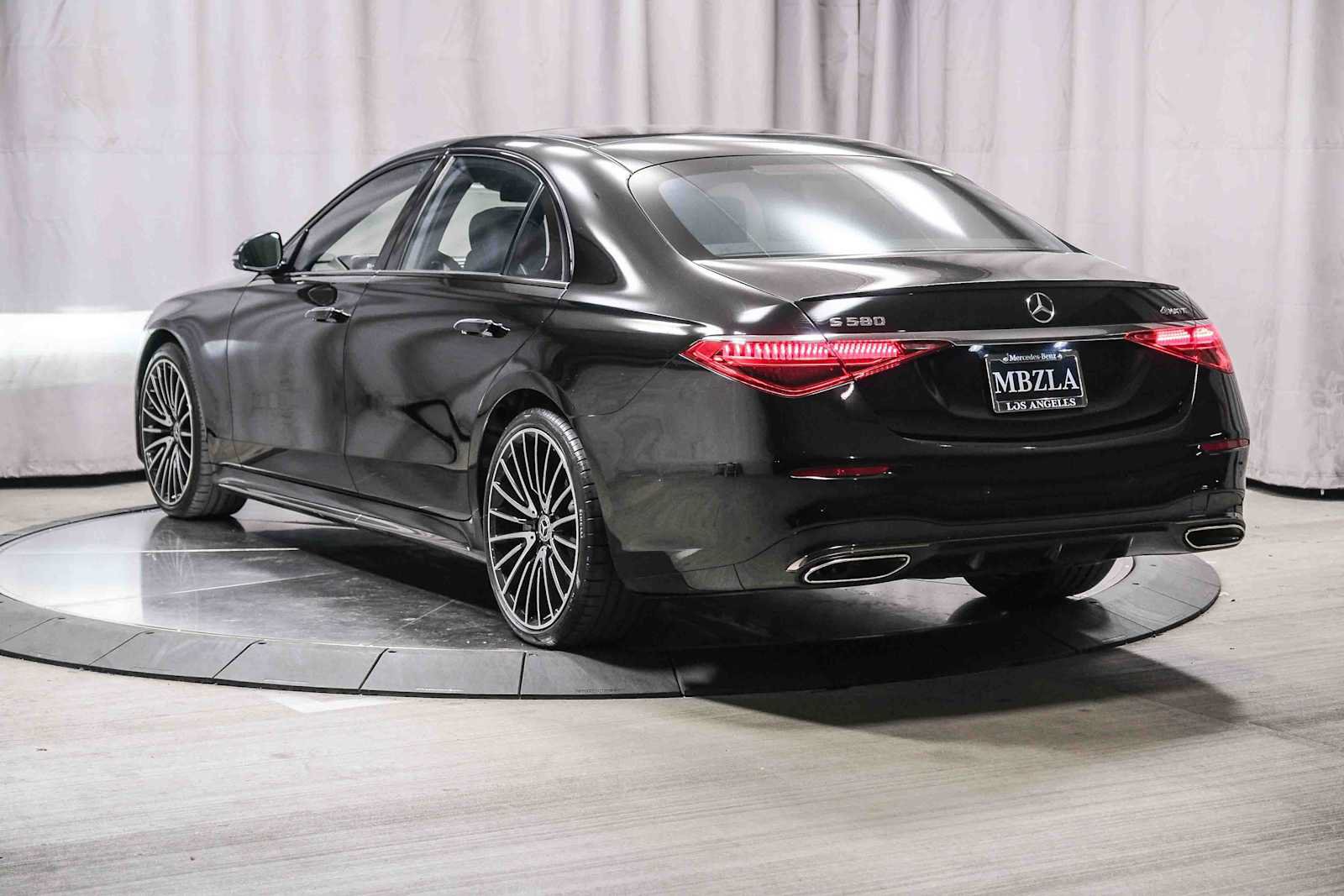 Certified 2023 Mercedes-Benz S 580 4MATIC Sedan image 2