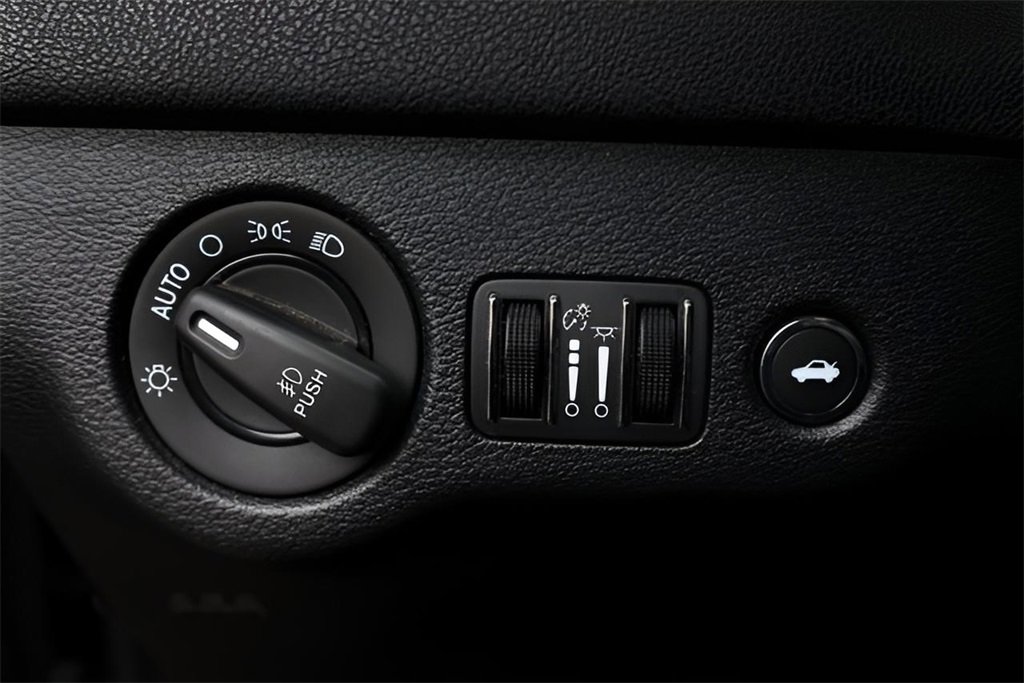 Used 2018 Dodge Charger R/T image 25