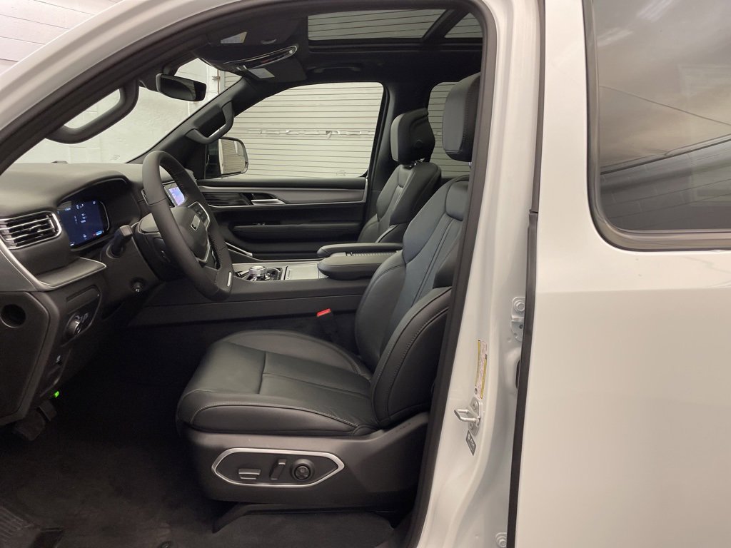 New 2025 Jeep Wagoneer 4WD w/ Premium Group I image 19