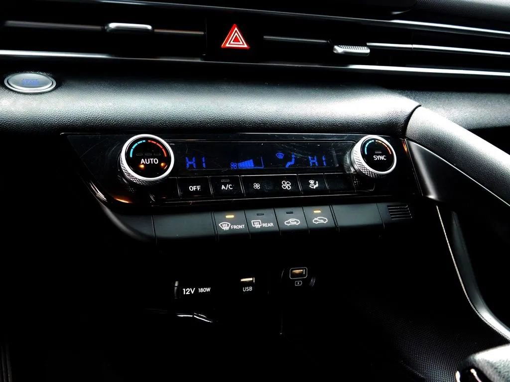 Used 2023 Hyundai Elantra SEL image 15