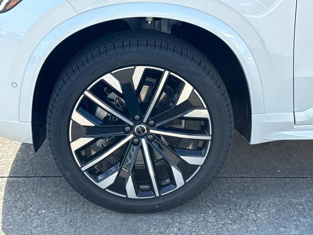 New 2026 Volvo XC90 B5 Plus w/ Protection Package Premier AWD/4WD image 4