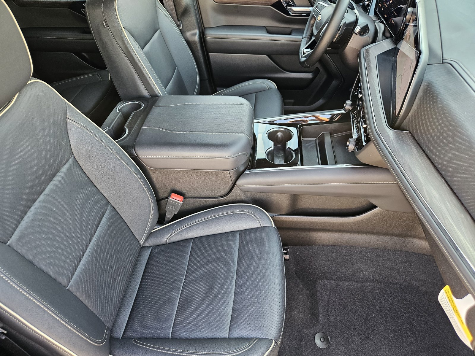 Certified 2026 Chevrolet Suburban Premier AWD/4WD image 17