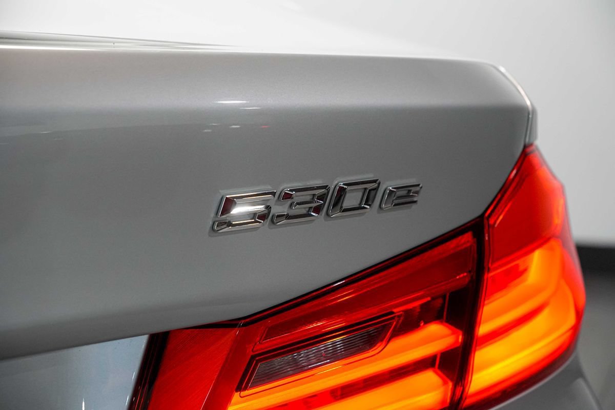 Used 2020 BMW 530e xDrive AWD/4WD image 12