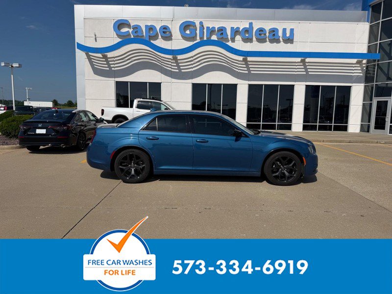 Used 2022 Chrysler 300 Touring w/ Sport Appearance Package RWD image 1