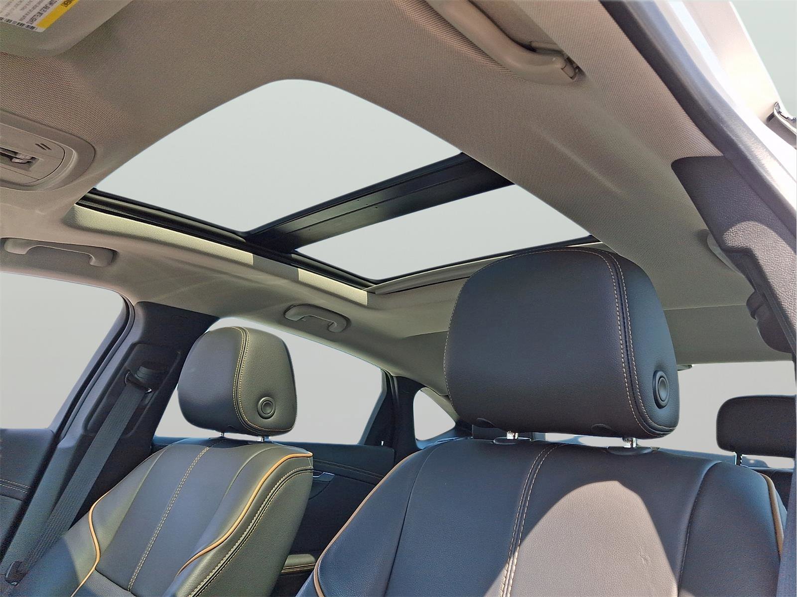 Used 2018 Chevrolet Impala Premier w/ Premier Confidence Package image 14