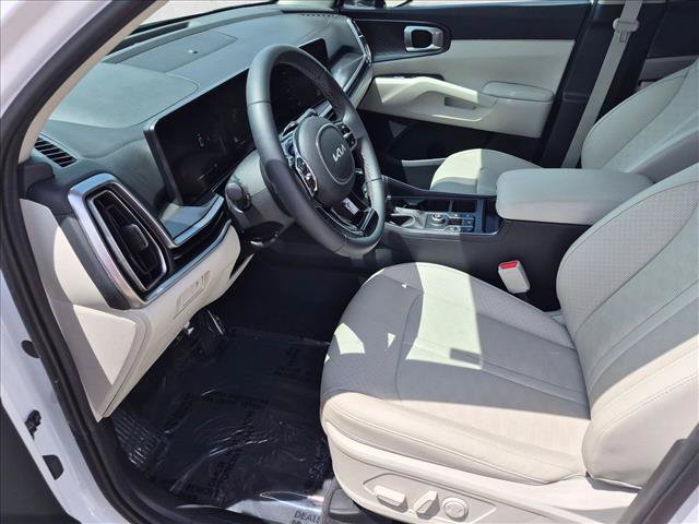 Used 2025 Kia Sorento S FWD image 16