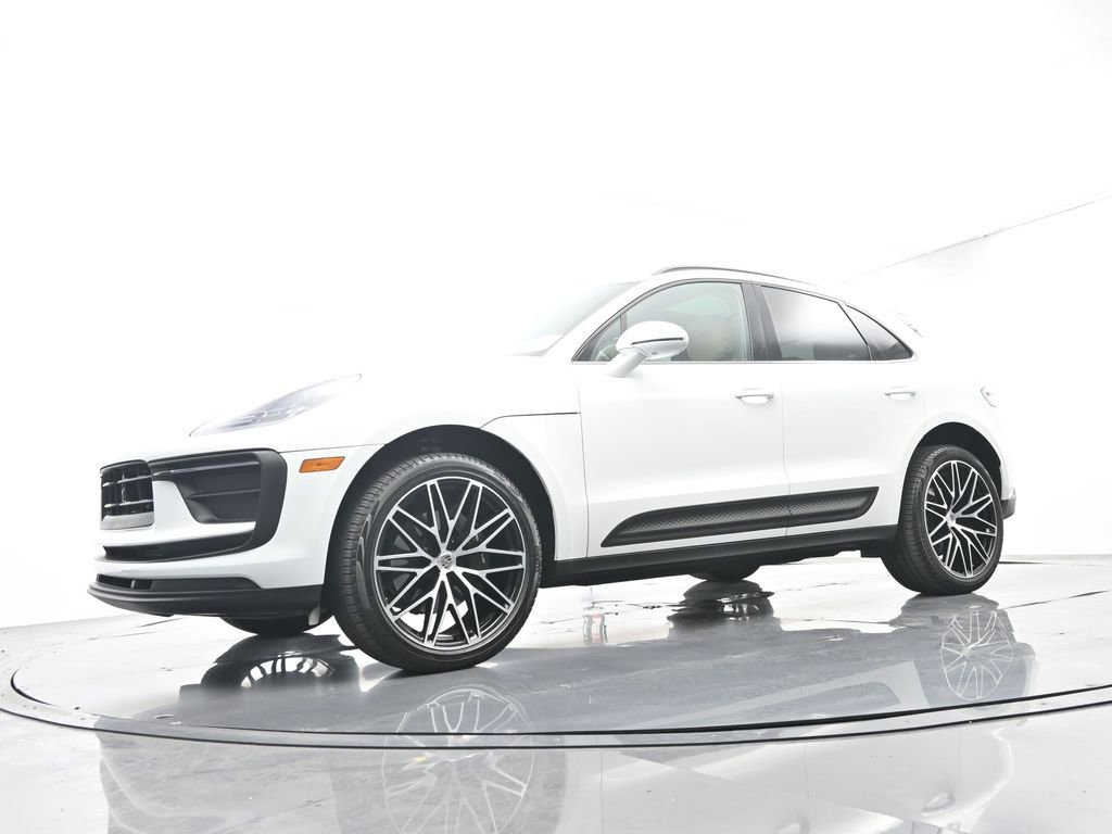 Certified 2025 Porsche Macan AWD/4WD image 47