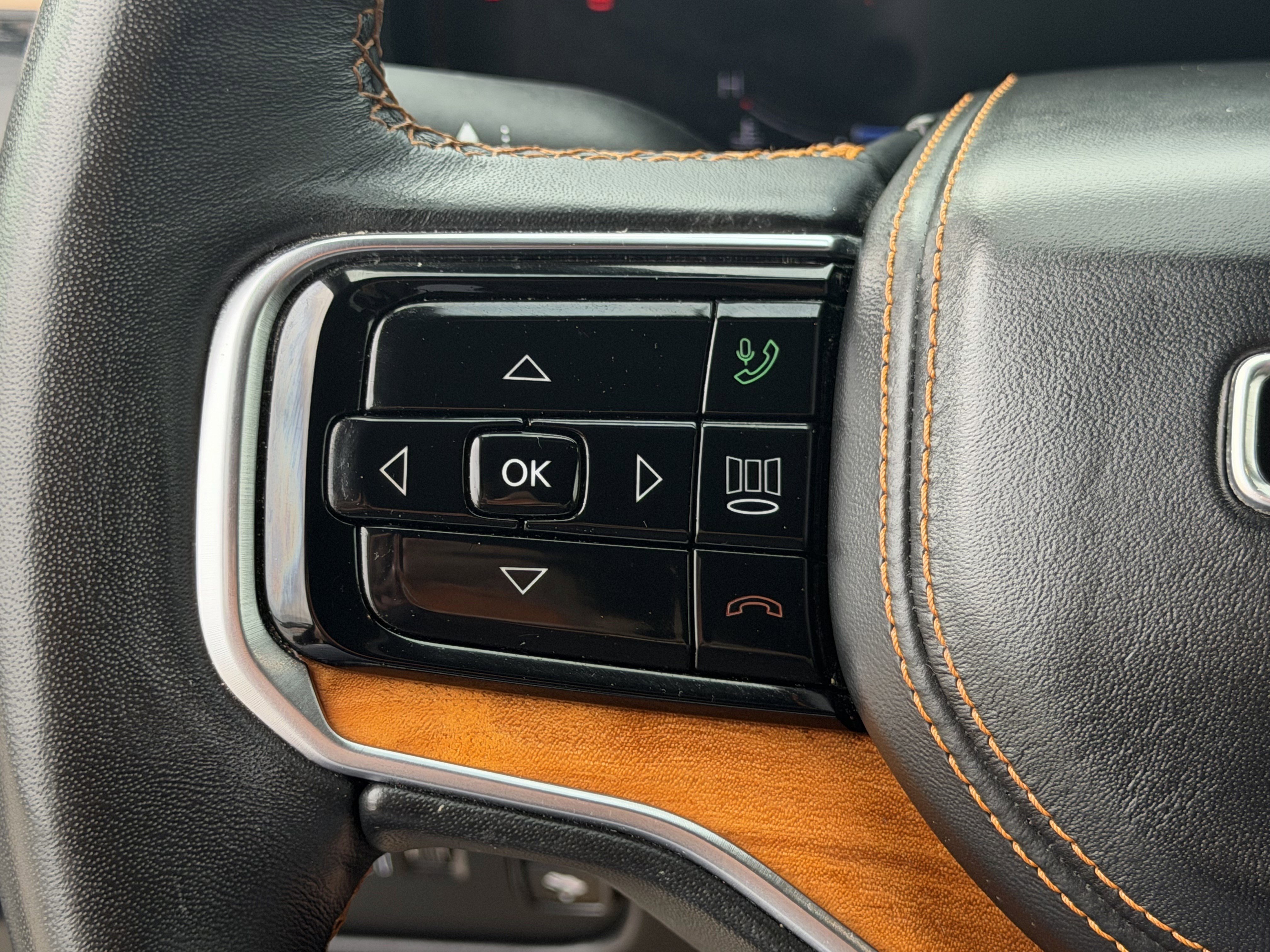 Used 2024 Jeep Grand Wagoneer L Series III AWD/4WD image 15