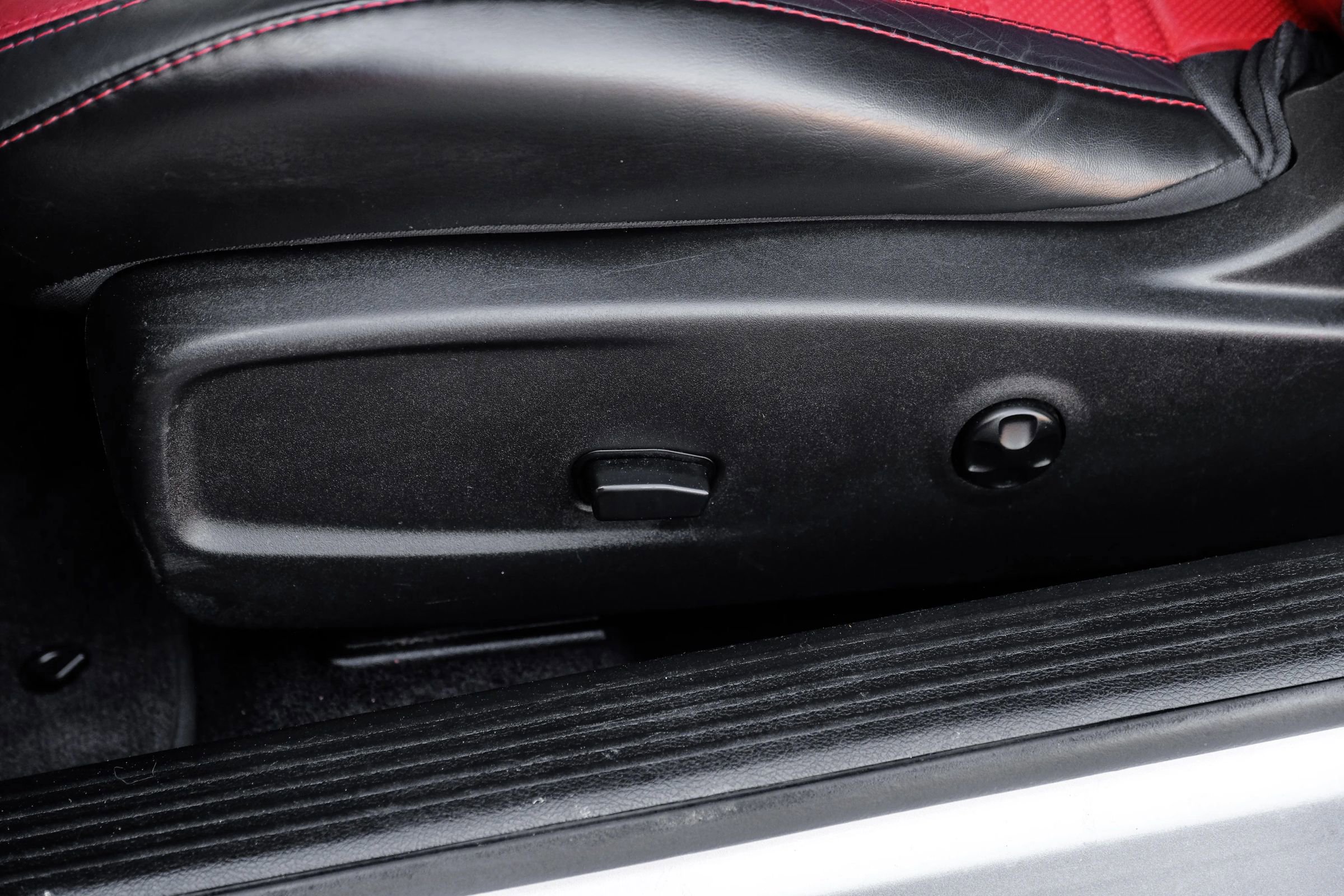 Used 2016 Dodge Challenger R/T Plus image 39