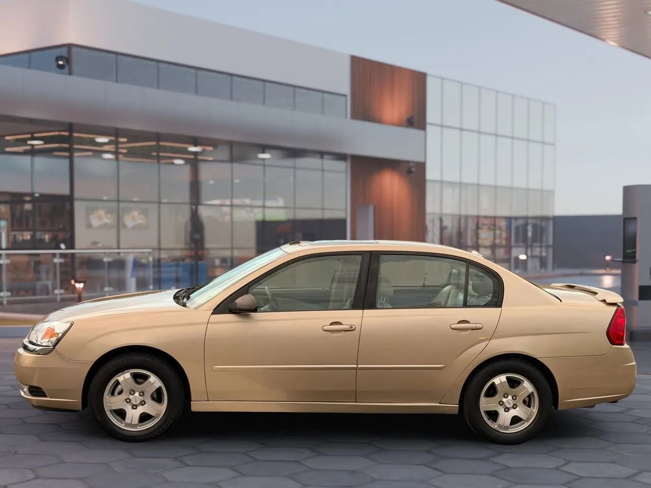 Used 2005 Chevrolet Malibu LT w/ Preferred Equipment Group image 5