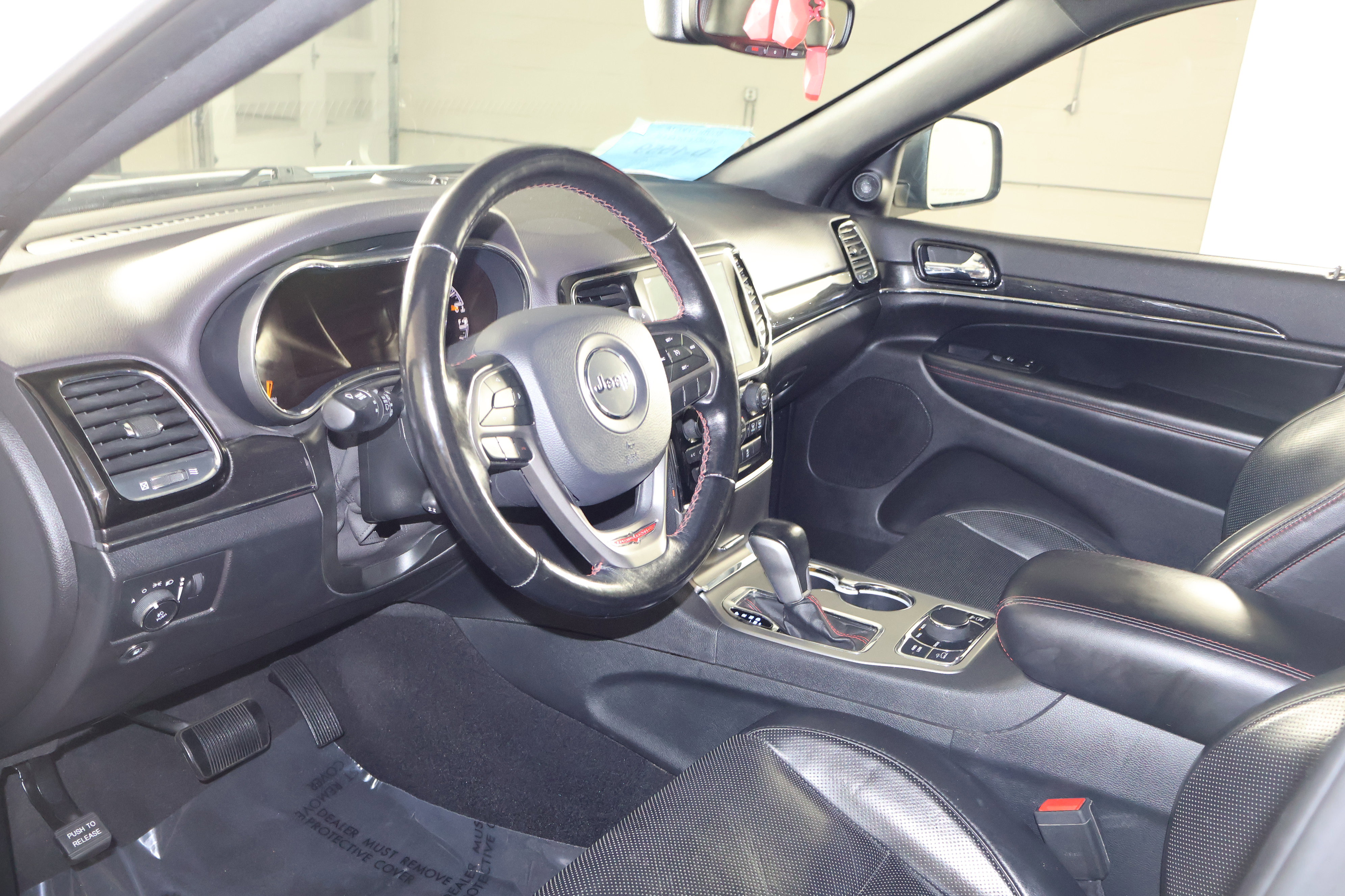 Used 2020 Jeep Grand Cherokee Trailhawk w/ Trailhawk Luxury Group image 2