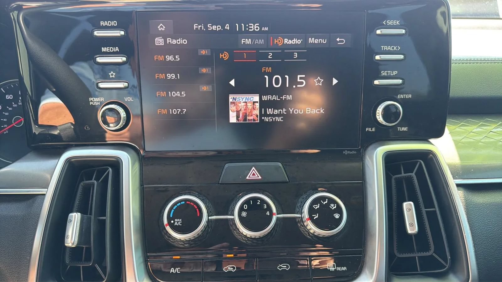 Used 2023 Kia Sorento LX FWD image 12