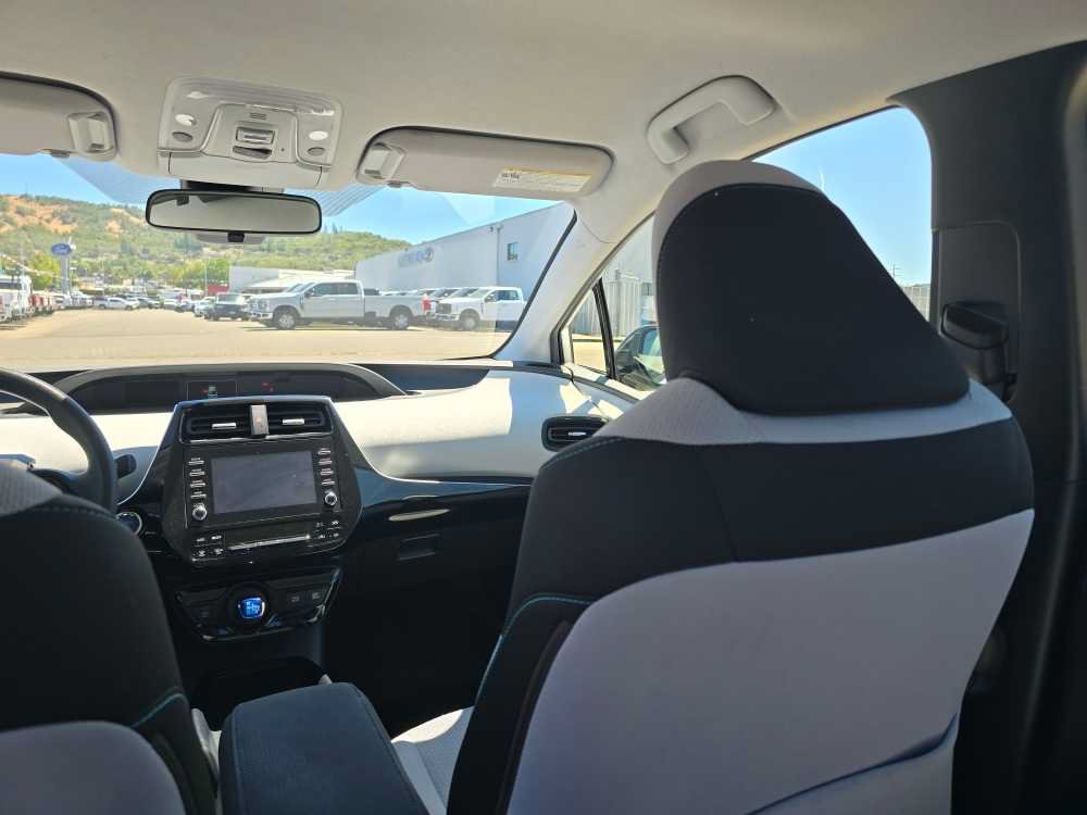 Used 2020 Toyota Prius LE AWD/4WD image 14