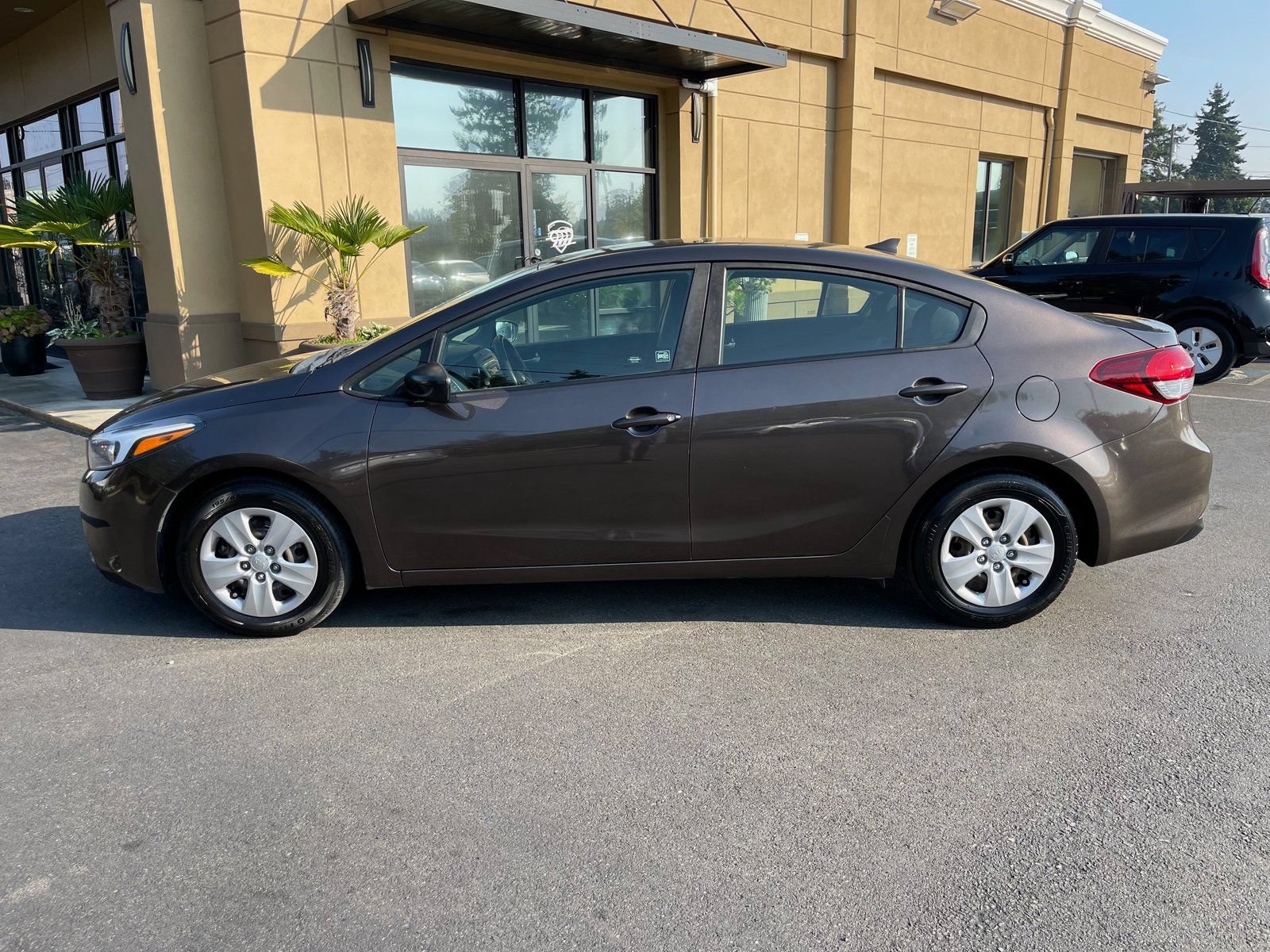 Used 2017 Kia Forte LX FWD image 7