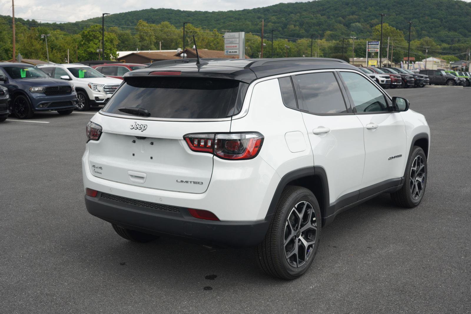 New 2025 Jeep Compass Limited image 3