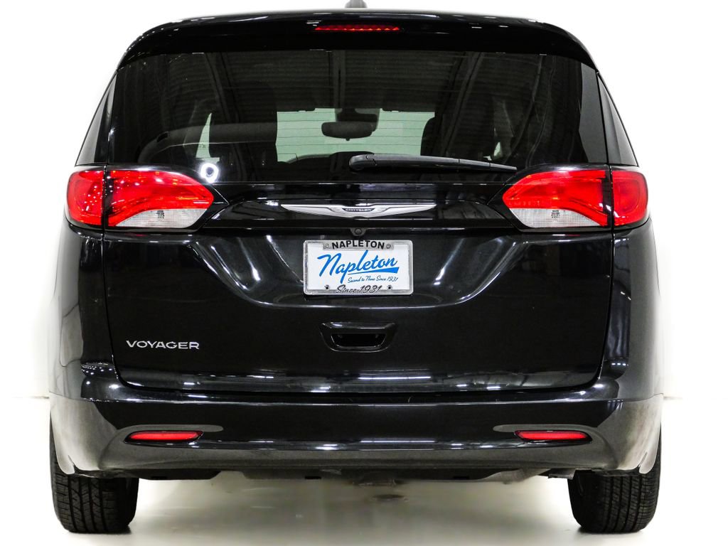 Used 2023 Chrysler Voyager LX image 6
