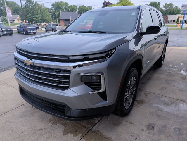 Used 2024 Chevrolet Traverse LT w/ LPO, Floor Liner Package AWD/4WD image 4