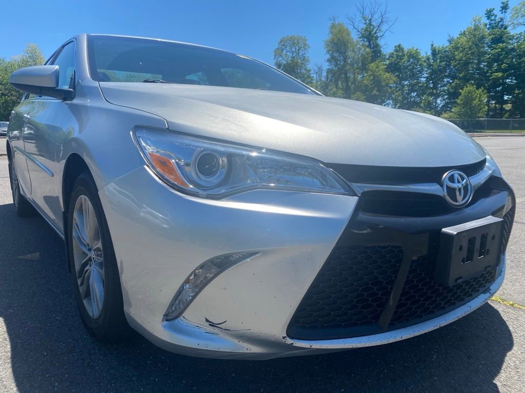 Used 2016 Toyota Camry SE w/ Moonroof Package FWD image 1