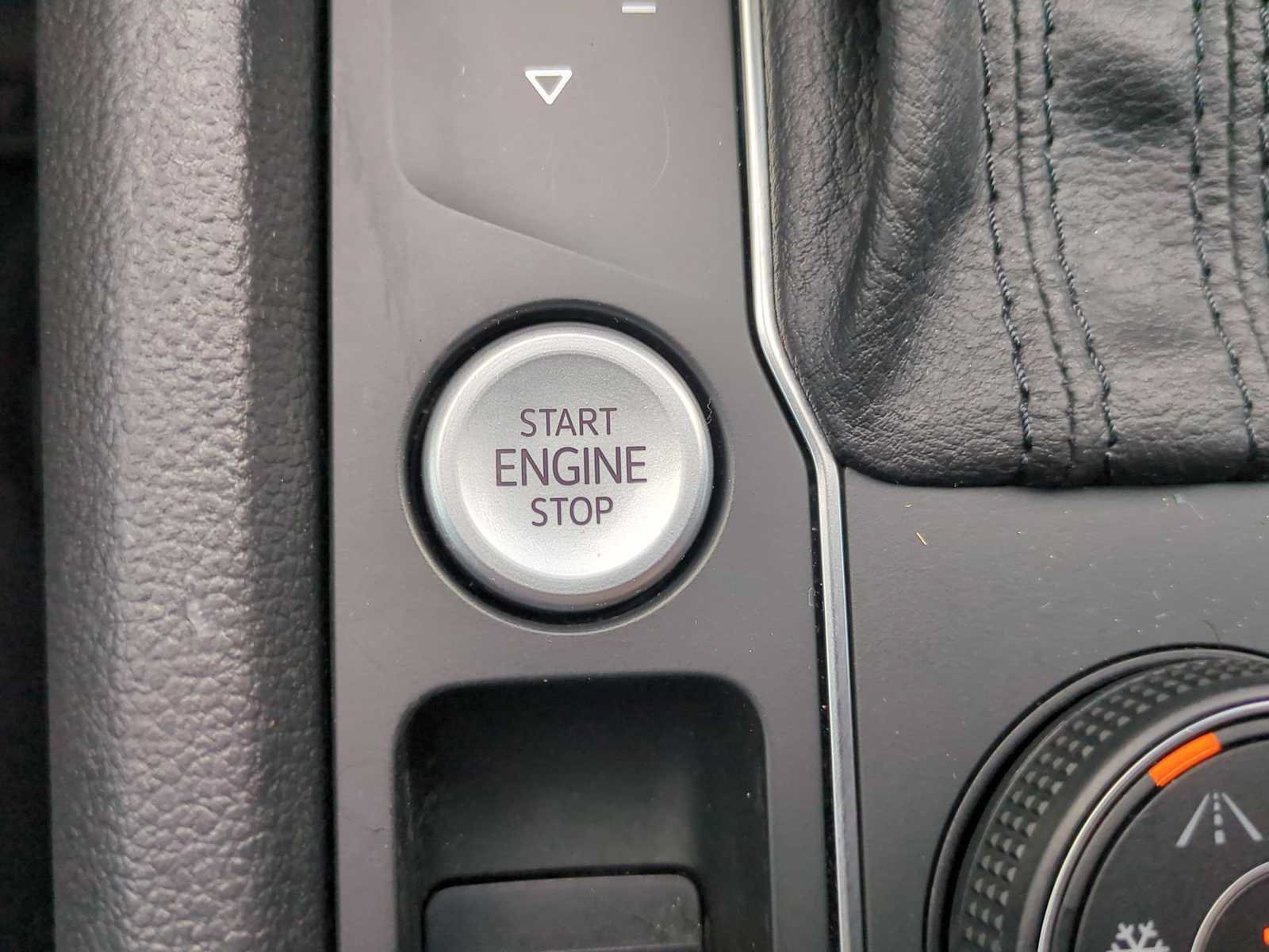 Used 2021 Volkswagen Atlas SEL AWD/4WD image 16