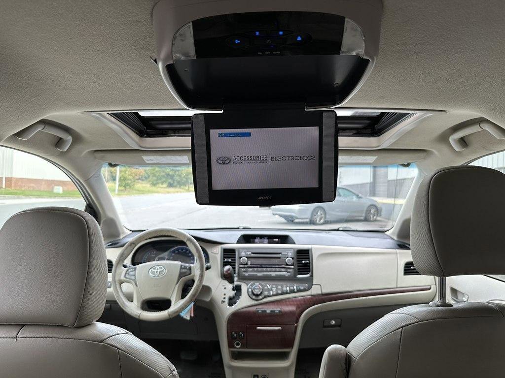 Used 2013 Toyota Sienna XLE FWD image 37