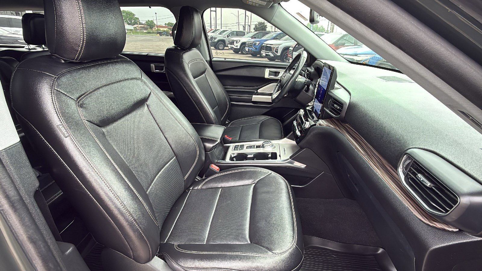 Used 2023 Ford Explorer Limited w/ Limited Technology Package RWD image 33