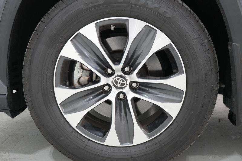 Used 2021 Toyota Highlander XLE AWD/4WD image 9