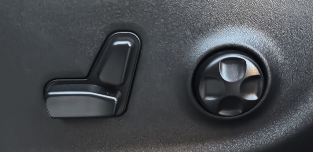 Used 2016 Jeep Cherokee Latitude w/ Safety/Convenience Group image 27