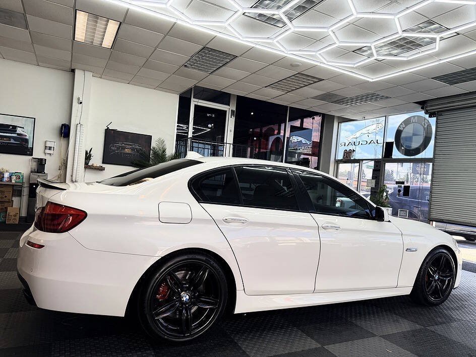 Used 2013 BMW 550i Sedan w/ Executive Pkg RWD image 17