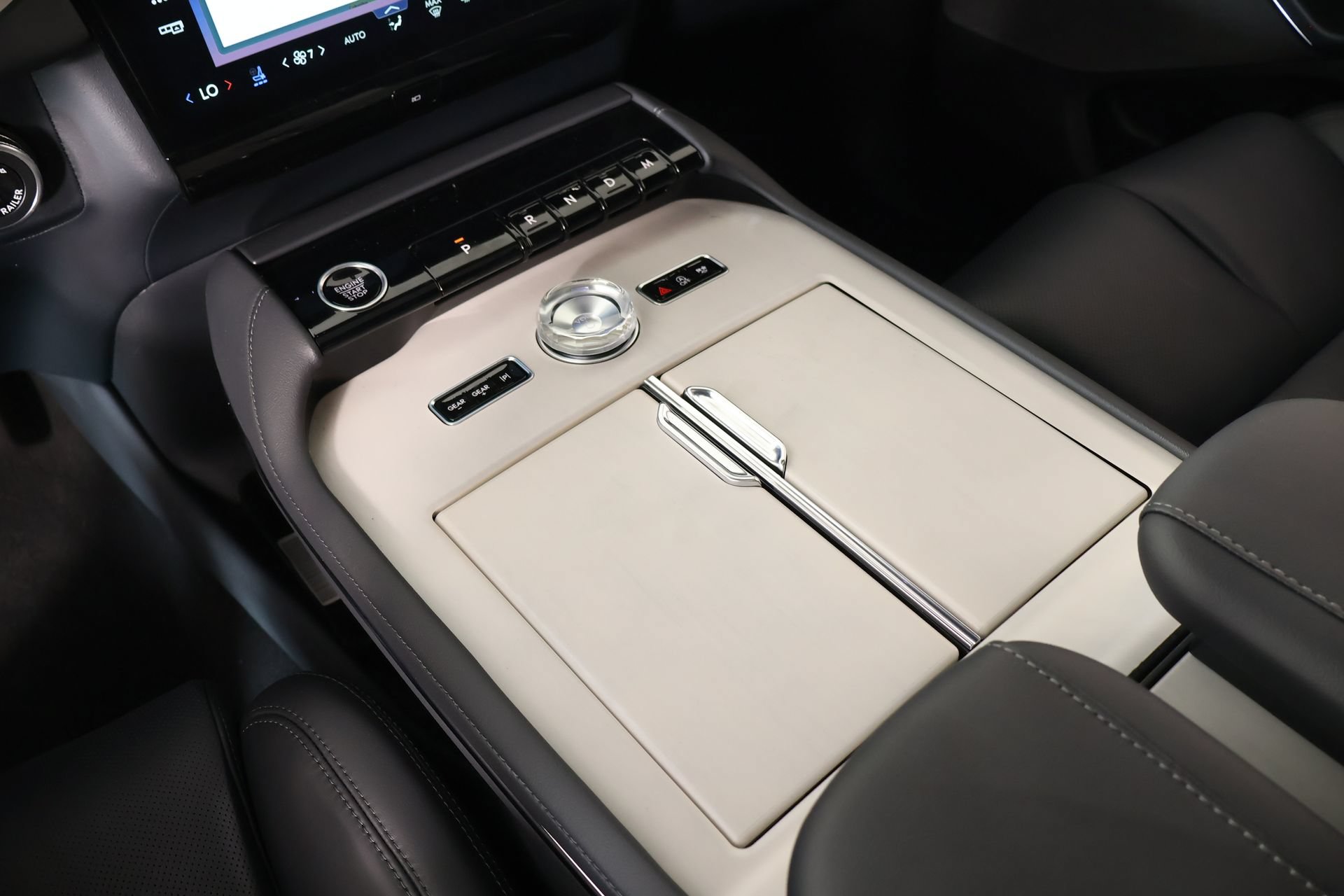 New 2027 Lincoln Navigator Reserve w/ Jet Appearance Package AWD/4WD image 8