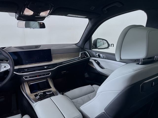 Used 2024 BMW X7 xDrive40i w/ Parking Assistance Package image 24