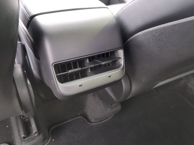Used 2022 Tesla Model Y Performance image 21