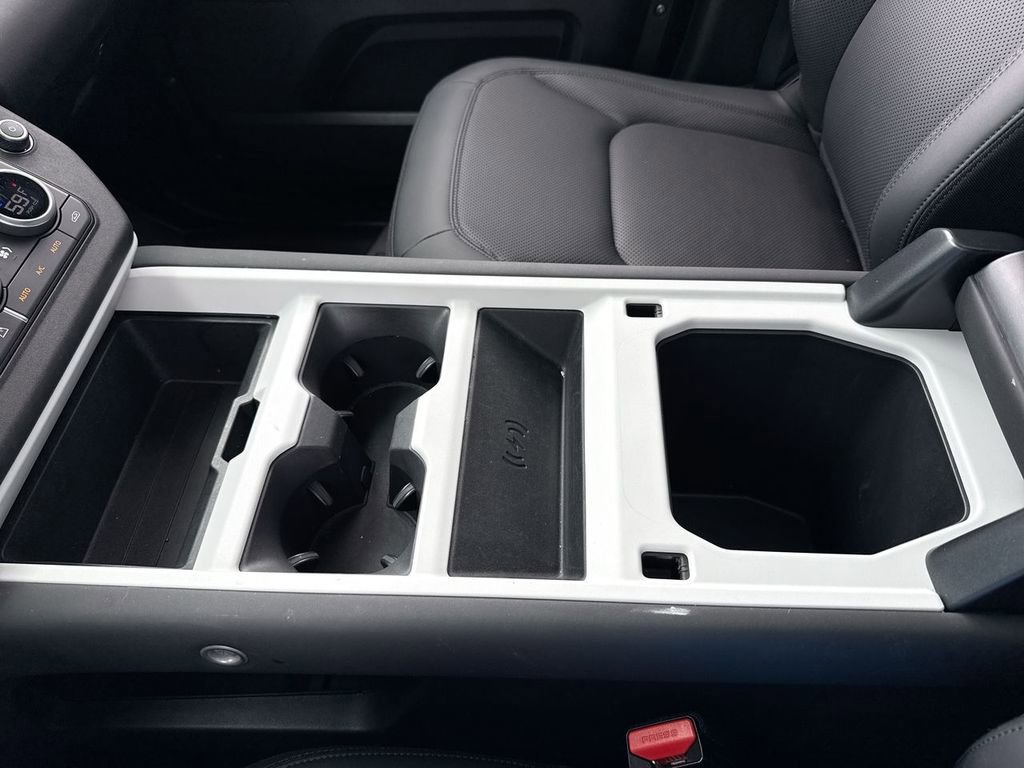 Used 2025 Land Rover Defender 110 S image 21