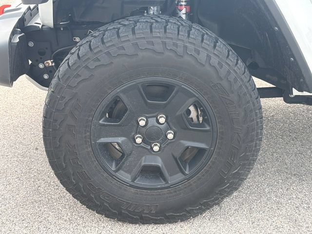 Used 2023 Jeep Gladiator Mojave w/ Cold Weather Group AWD/4WD image 40