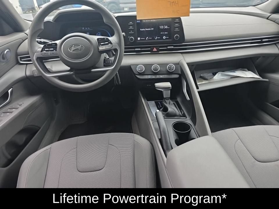 Used 2024 Hyundai Elantra SE FWD image 4
