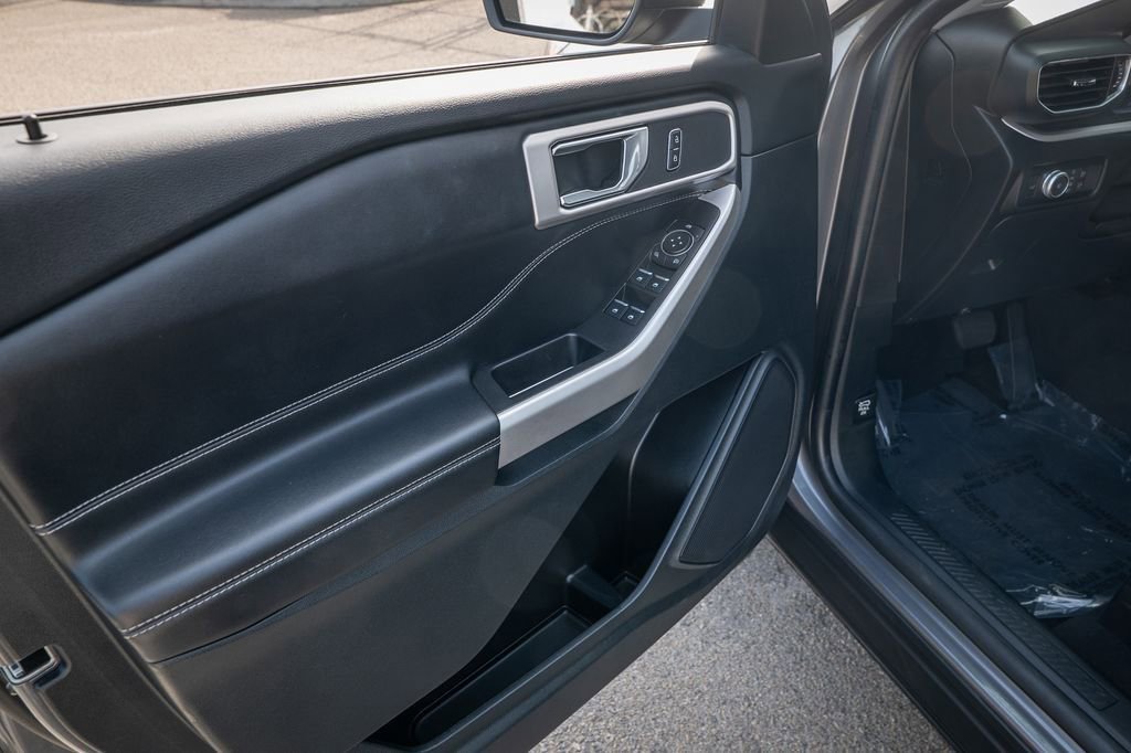 Used 2022 Ford Explorer XLT w/ Equipment Group 202A image 22